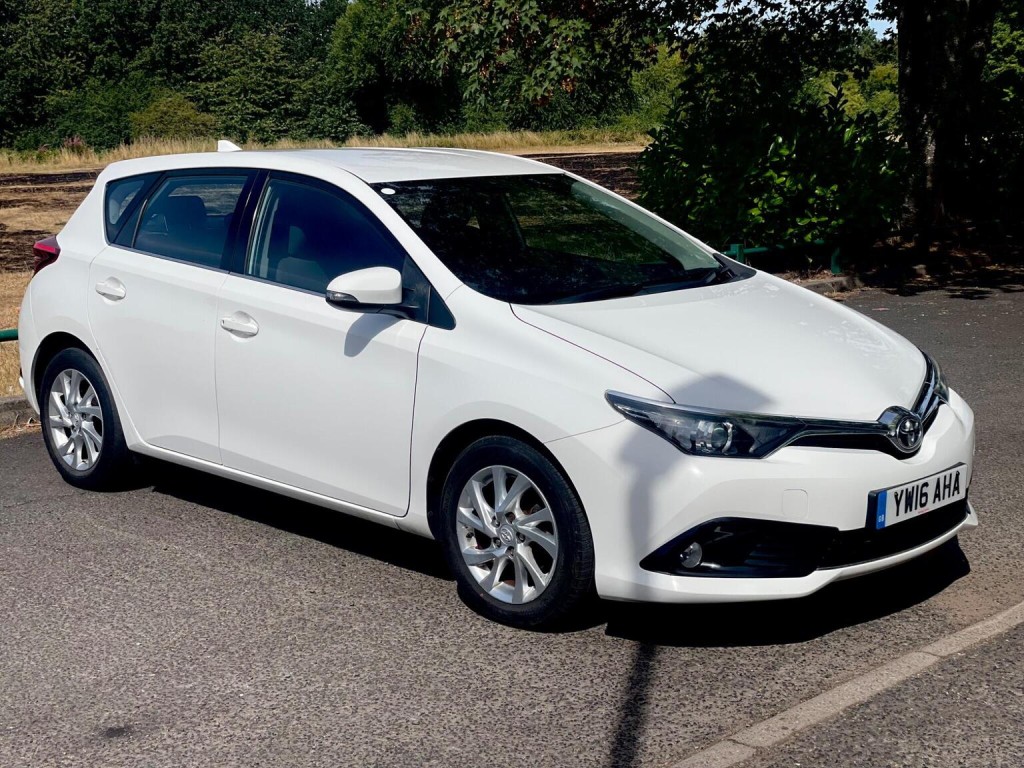2016 Toyota AURIS